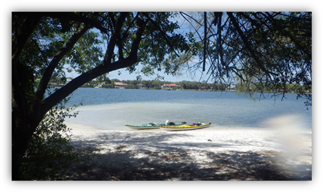 A kayak on a beach

Description automatically generated